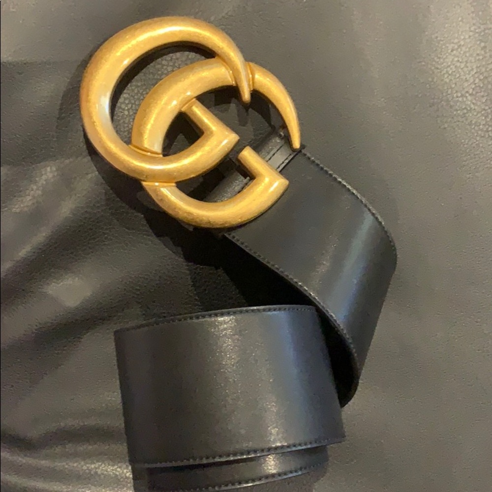 Oversized Gucci belt